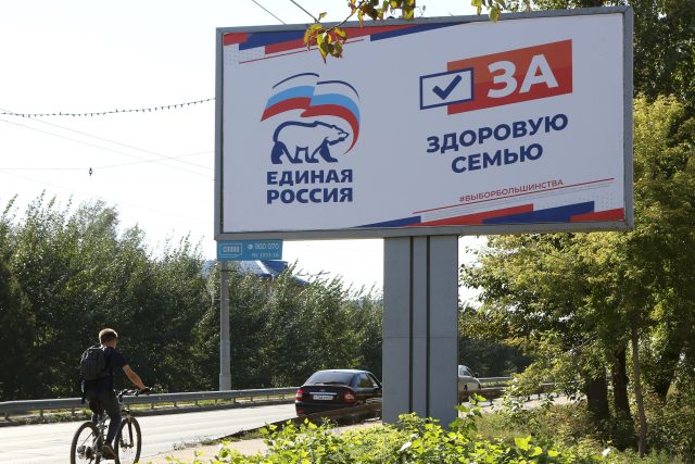 Předvolební billboard strany Jednotné Rusko | foto: Fotobanka Profimedia