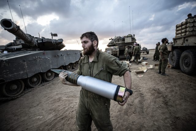 izraelský voják | foto: Mostafa Alkharouf,  Anadolu Agency / Reuters