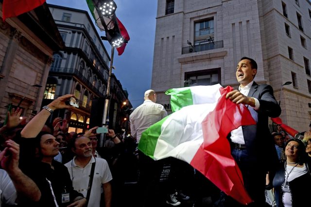 V Itálii to v těchto dnech zavání podobnou krizí,  jakou pamatujeme z před tří let z Řecka | foto:  Ciro Fusco,  ČTK/AP