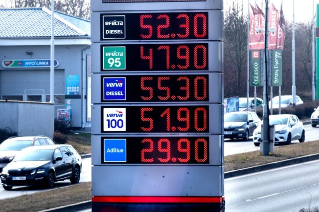 Ceny nafty a benzínu jsou rekordně drahé | foto: Michal Růžička,  MAFRA / Profimedia