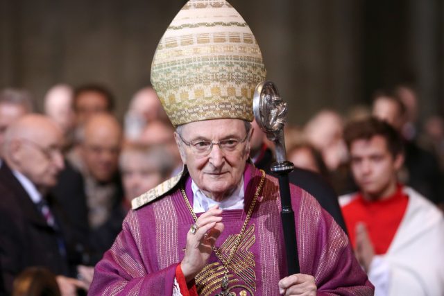 Kardinál Joachim Meisner v roce 2014 v katedrále v Kolíně | foto: Fotobanka Profimedia