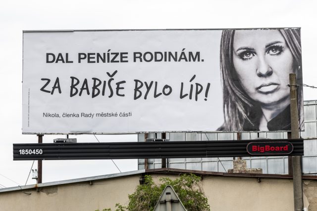 Billboard Za Babiše bylo líp v Ústí nad Labem | foto: Ondřej Hájek,  ČTK