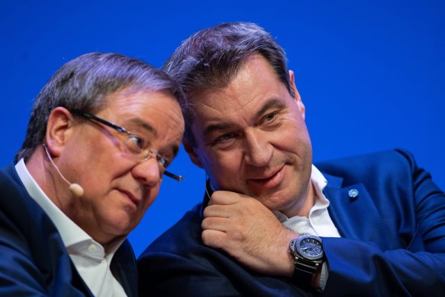 Šéf CDU Armin Laschet  (vlevo) a šéf CSU Markus Söder | foto: Fotobanka Profimedia