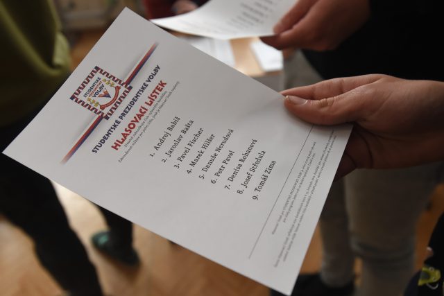 Hlasovací lístek studentské prezidentské volby | foto: Fotobanka Profimedia