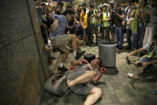 Protesty v Hongkongu | foto:  Elson Li,  ČTK/AP