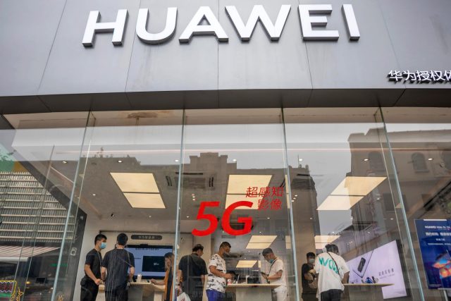 Británie vyloučila telekomunikační firmu Huawei z budování sítí 5G | foto: Fotobanka Profimedia