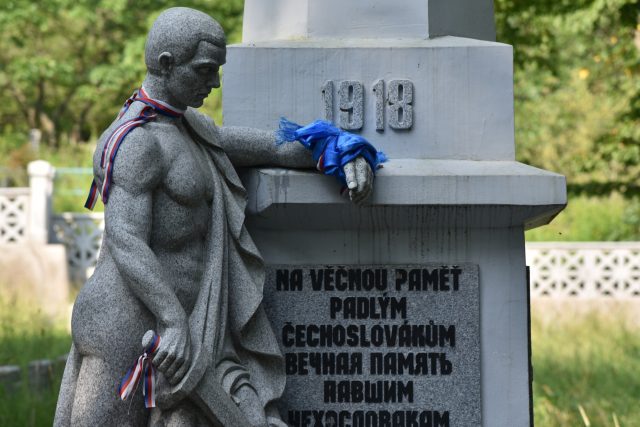 Památník na legionářském hřbitově,  na kterém se podílel Bohuslav Kočí a možná i Vladimír Winkler | foto: Tomáš Vlach,  Český rozhlas,  Český rozhlas