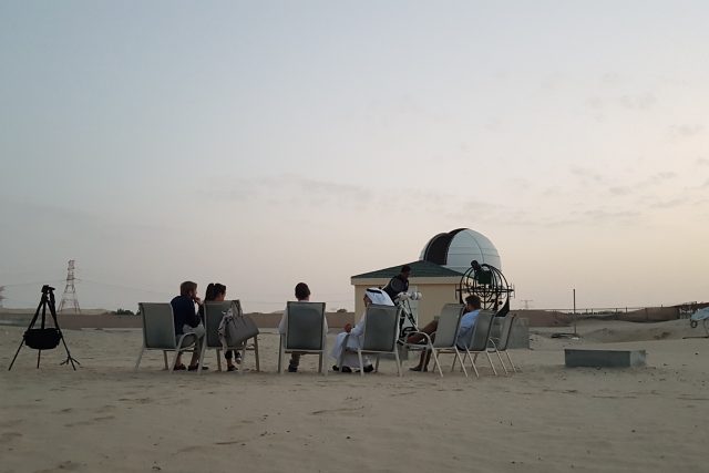 Observatoř nedaleko Abú Dhabí | foto: Petr Kološ