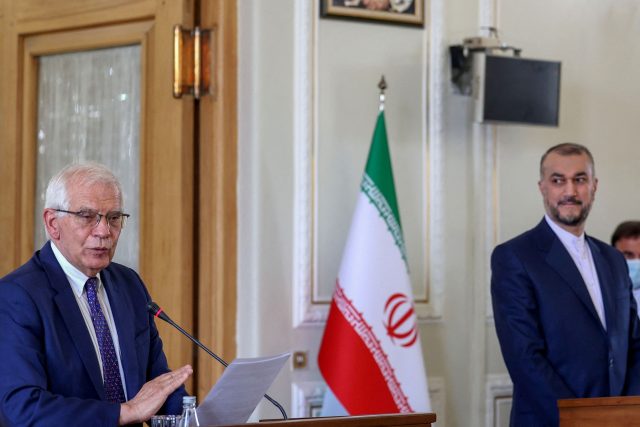 Šéf zahraniční politiky EU Josep Borrell a ministr zahraničí Íránu Hossein Amir-Abdollahian | foto: Fotobanka Profimedia