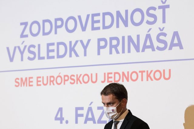Na Slovensku začala 4. fáze uvolňování opatření v čase pandemie. Na snímku premiér Igor Matovič na tiskové konferenci. | foto: Fotobanka Profimedia