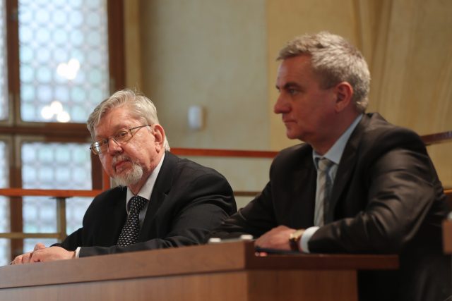 Bývalý kandidát na ústavního soudce Aleš Gerloch  (vlevo) a hradní kancléř Vratislav Mynář | foto:  CNC,  Fotobanka Profimedia
