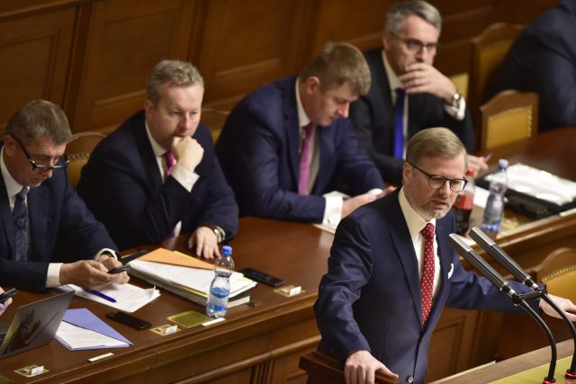 Předseda ODS Petr Fiala na mimořádné schůzi Poslanecké sněmovny | foto: Roman Vondrouš,  ČTK