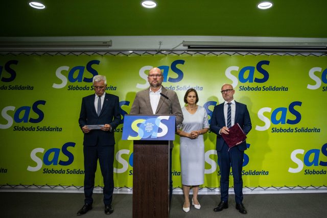 Ministři sa slovenskou stranu SaS podali demisi a odešli do opozice | foto: Fotobanka Profimedia