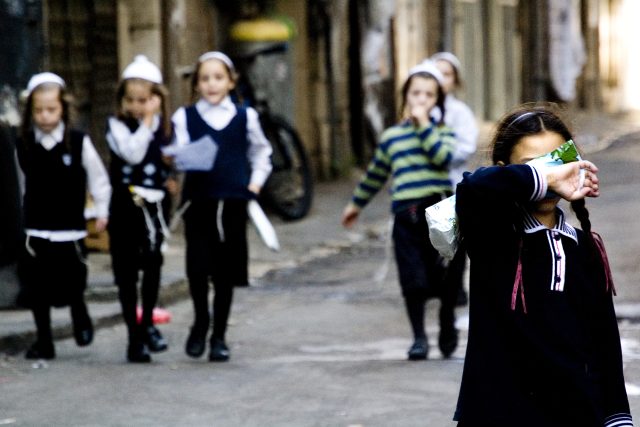 Me'a Še'arim je charedská čtvrť v Jeruzalémě,  symbol ultraortodoxních židů | foto: Jiří Kalát