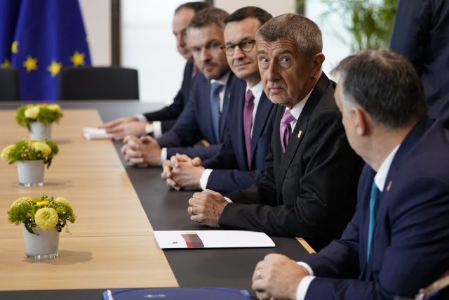 Zleva Peter Pellegrini,  Mateusz Morawiecki,  Andrej Babiš a Viktor Orbán před jednáním o rozpočtu EU | foto:  Kenzo Tribouillard,  ČTK/AP