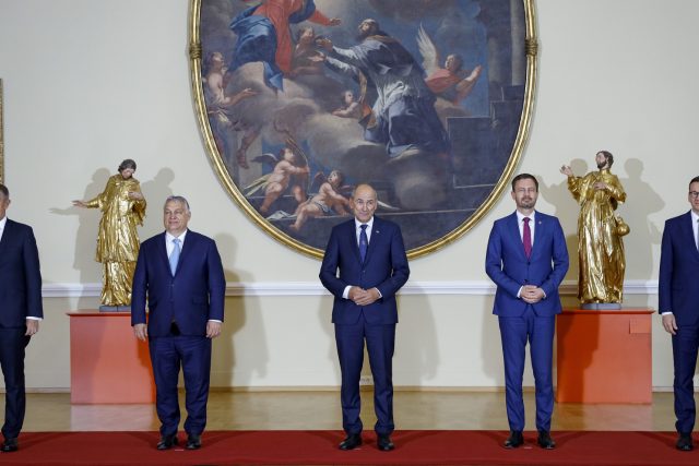 Čtyři premiéři Visegrádské skupiny se setkali v Lublani se slovinským předsedou vlády Janezem Janšou | foto: ČTK/AP