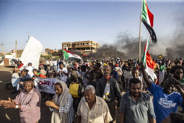 Demonstrace v súdánském hlavním městě Chartúmu | foto: Fotobanka Profimedia