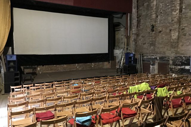Provoz libereckého kina Varšava stojí až padesát tisíc měsíčně. I když je zavřené | foto: Lucie Fürstová,  Český rozhlas