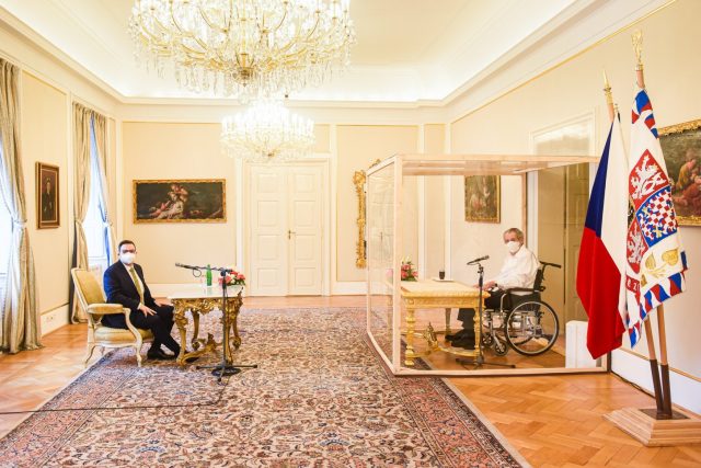 Prezident Miloš Zeman přijal na zámku v Lánech kandidáta na ministra zahraničí Jana Lipavského | foto: Twitter Jiřího Ovčáčka