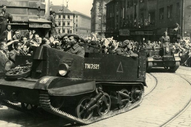 Obrněná birgáda,  Praha 1945 | foto: Post Bellum