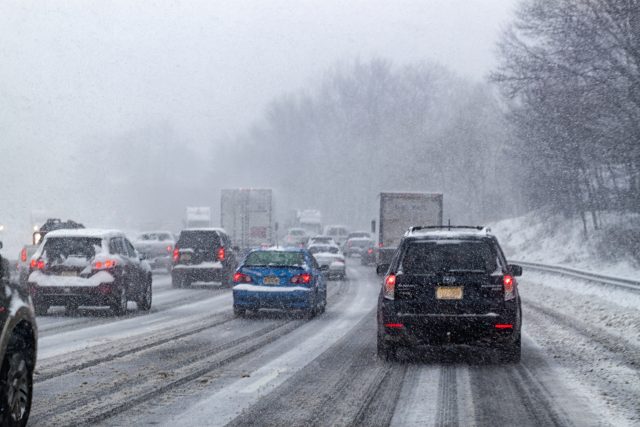 Sněhová vánice a třeskuté mrazy komplikují dopravu. Zrušeny byly i tisíce letů | foto: Pixabay