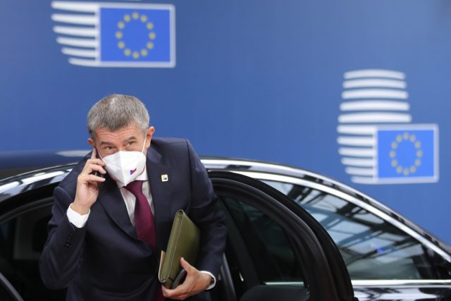 Andrej Babiš přijíždí na summit EU v Bruselu | foto:  Olivier Matthys,  ČTK/AP