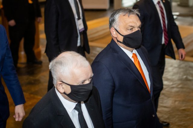 Předseda polské strany Právo a spravdelnost Jaroslaw Kaczynski a maďarský premiér Viktor Orbán | foto: Fotobanka Profimedia