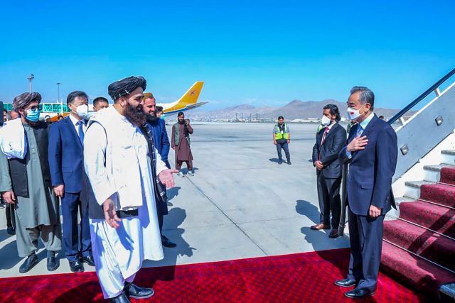 Čínský ministr zahraničí Wang I na návštěvě Afghánistánu | foto: Fotobanka Profimedia