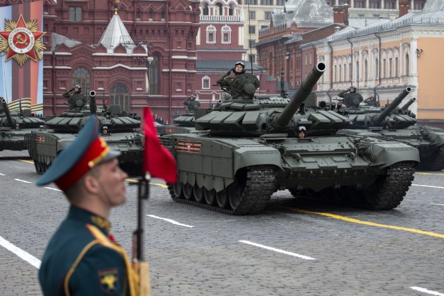 Oslavy konce druhé světové války v Moskvě na Rudém náměstí | foto: Alexander Zemlianichenko,  ČTK/AP