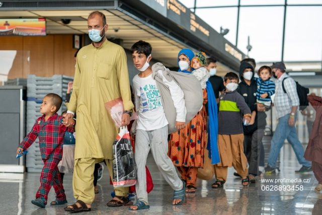 Evakuace civilistů z Afghánistánu  (ilustrační snímek) | foto: Fotobanka Profimedia