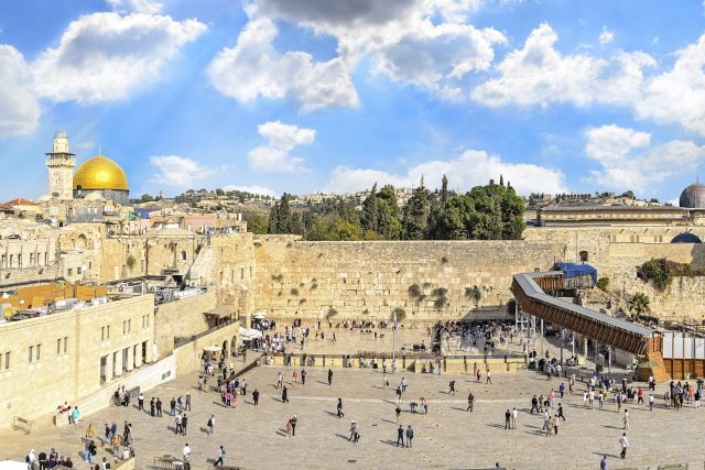 Chrámová hora,  Západní zeď a zlatá dóm Skalní mešity ve starém městě Jeruzalém,  Izrael | foto: Shutterstock