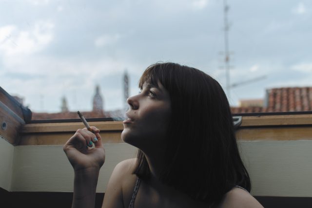 Cigareta - kouření - kuřák - kuřačka | foto: Unsplash,  CC0 1.0