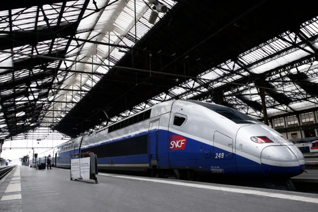 Francouzský vysokorychlostní vlak TGV  (ilustrační foto) | foto:  Alexandros Michailidis,  Shutterstock.com