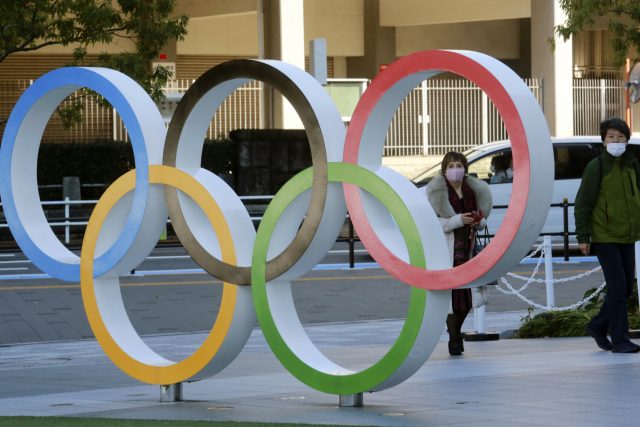 Osud tokijské olympiády ovlivňují nejen zdravotní ohledy,  ale i domácí politika | foto: Koji Sasahara,  ČTK/AP