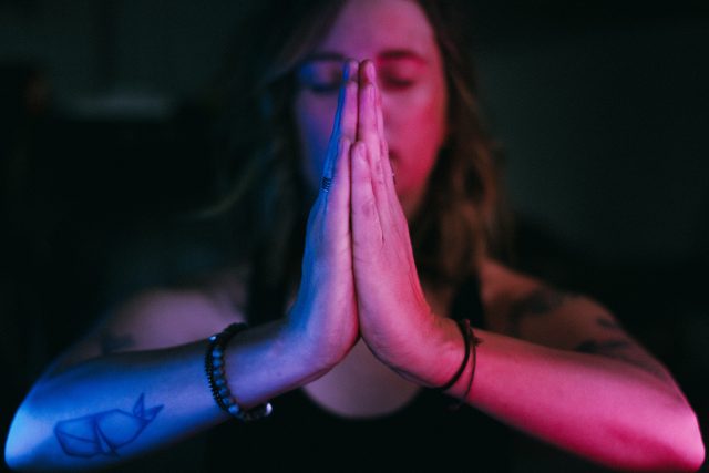 Modlitba dokáže účinně odbourat stres | foto: Unsplash,  CC0 1.0