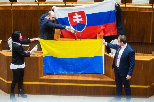 Rozprava k obranné dohodě ve slovenském parlamentu | foto: Fotobanka Profimedia