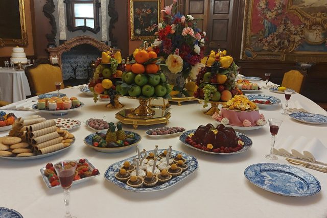 V reprezentativní jídelně je vše připraveno v duchu barokní hostiny | foto: Markéta Vejvodová,  Český rozhlas
