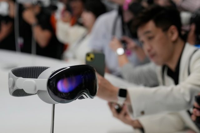 Společnost Apple nabízí nový produkt | foto: Jeff Chiu,  ČTK / AP