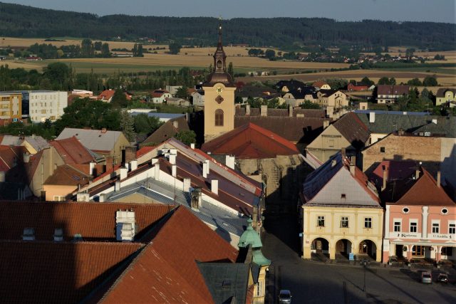 Opravená věž gotického kostela sv. Ignáce,  který je nejstarší památkou v Jičíně | foto: Vladislava Wildová,  Český rozhlas