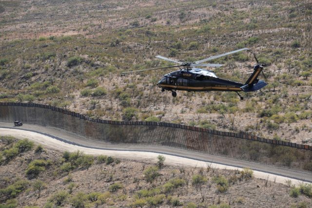 Zeď mezi USA a Mexikem | foto: Fotobanka Profimedia
