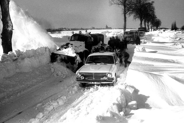 Extrémní zima v roce 1979 postihla i Německo | foto: Benno Bartocha,  ČTK/DPA