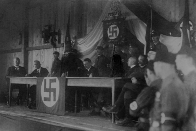Adolf Hitler na zasedání strany NSDAP | foto: Shutterstock