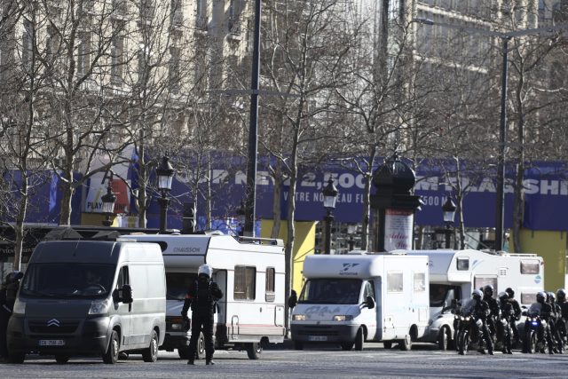 Konvoje svobody v Paříži | foto:  Adrienne Surprenant,  ČTK / AP