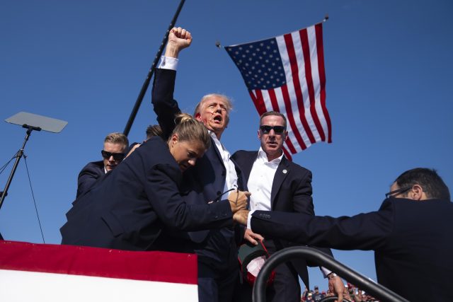 Atentát na Donalda Trumpa | foto: Evan Vucci,  ČTK / AP