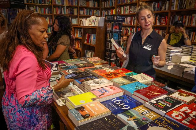 Zakázané knihy na akci Freadom v Books and Books na Floridě | foto: Profimedia