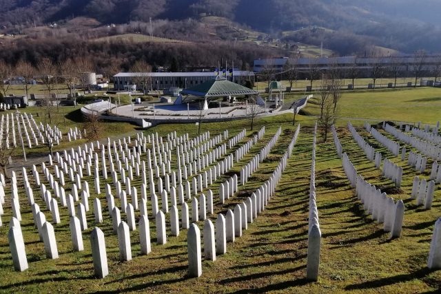 Památník v Srebrenici zůstává smutným mementem krvavých bojů v bývalé Jugoslávii v devadesátých letech | foto: Martin Ocknecht