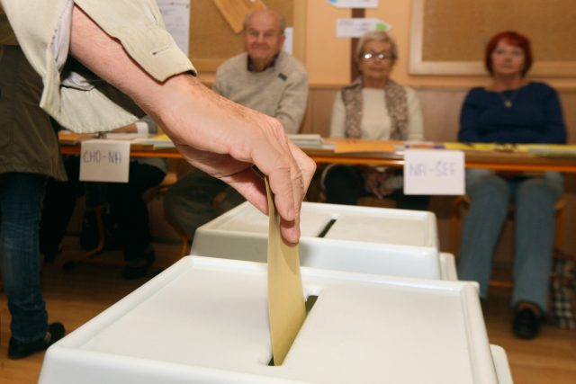 Volební místnost | foto: Tomáš Frait,  MAFRA / Profimedia