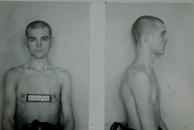 Fotografie Václava Švédy po zatčení gestapem v roce 1942 | foto: Post Bellum