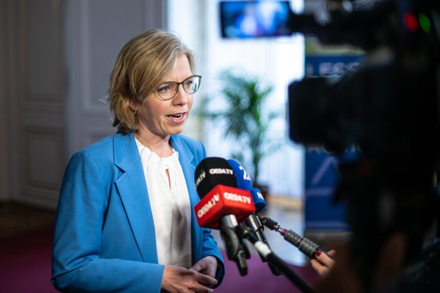  Leonore Gewesslerová,  ministryně energetiky a členka rakouské koaliční vlády za progresivní stranu Zelených | foto: Profimedia
