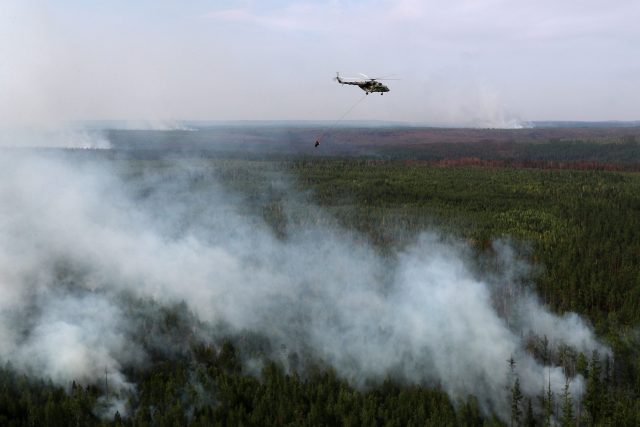 Sibiřské požáry způsobily únik milionů tun skleníkových plynů do atmosféry. Jejich hašení brání místní samospráva i chybějící infrastruktura. | foto: Fotobanka Profimedia